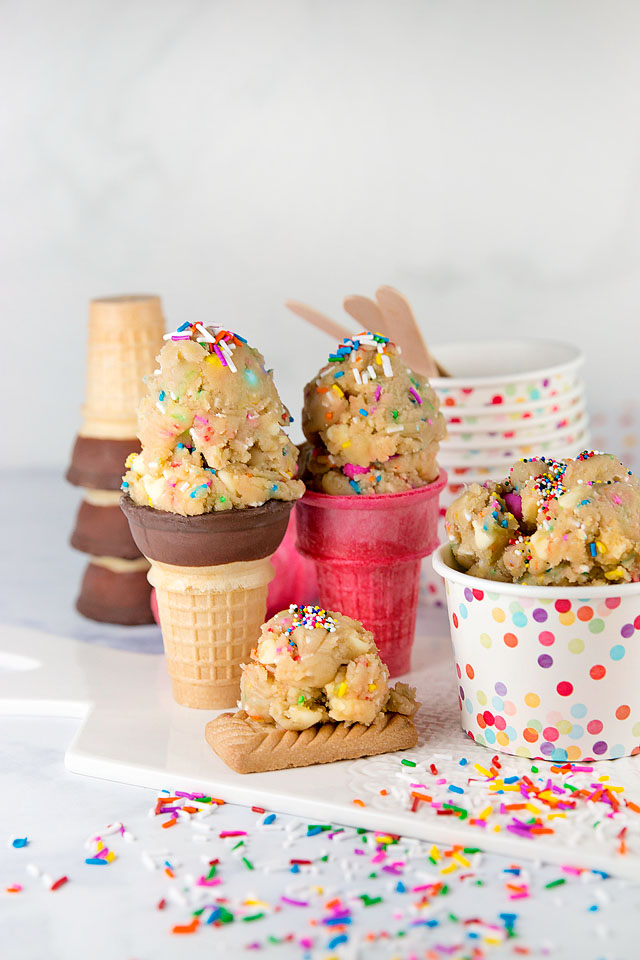 Wear+Where+Well shares a recipe for white chocolate funfetti edible cookie dough.