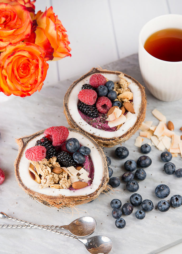Wear+Where+Well shares a recipe for a mixed berry and coconut smoothie bowl.