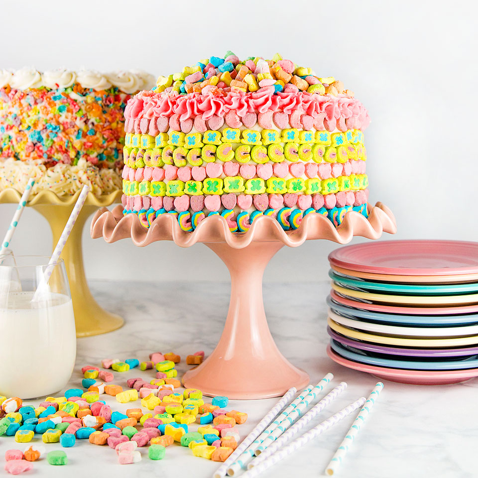 Wear+Where+Well shares a magically delicious Lucky Charms rainbow layer cake. It is perfect for St. Patrick's Day.